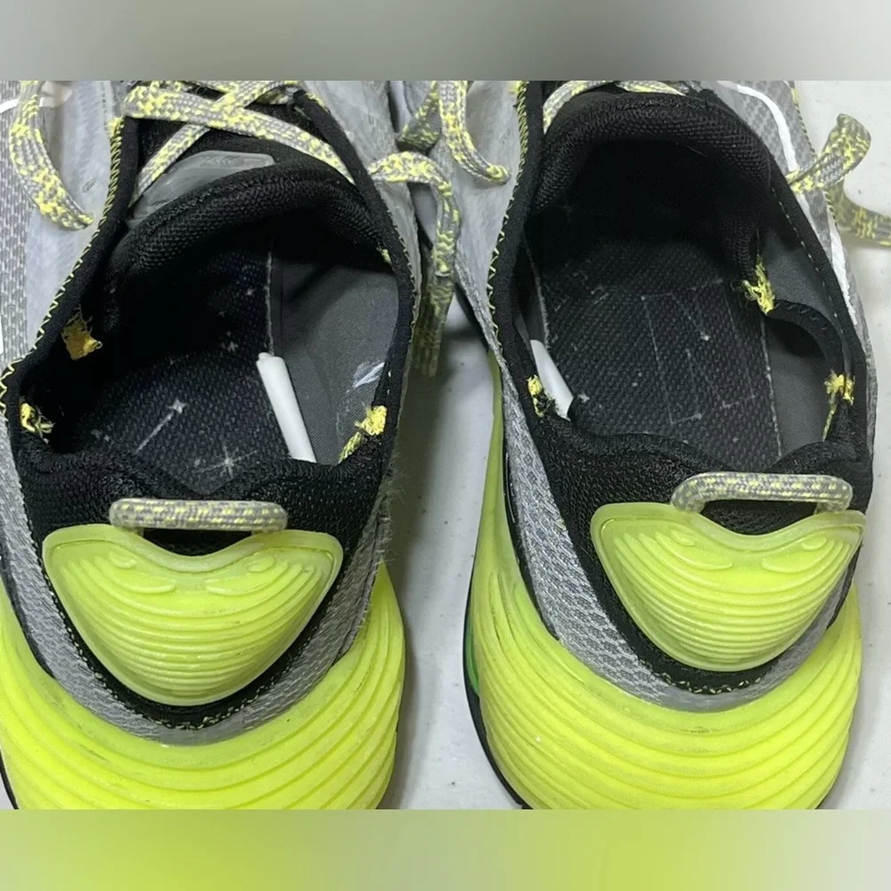 Nike Air Max 2090 Special Edition Glow In the Dark Galaxy Youth‎ Size 7Y